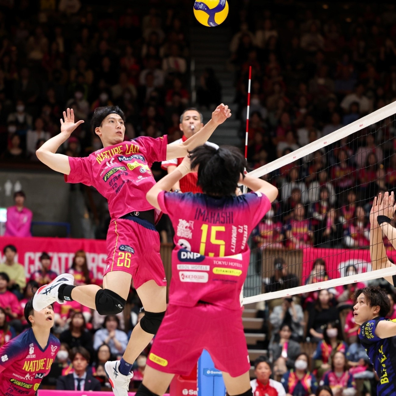 厌倦了氪金手游，他凭“过时”像素武侠获持续好评，手游上线即霸榜第一